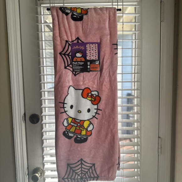 Hello Kitty Halloween Blanket - Picture 1 of 1